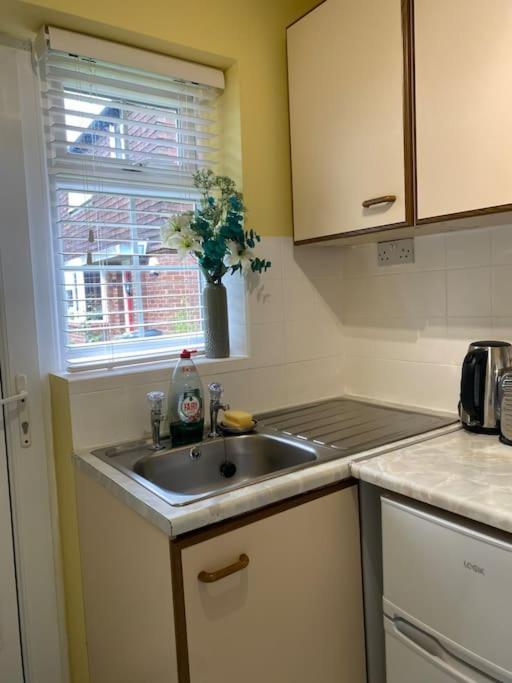 Cosy Apartment With Private Access And Kitchenette In Guildford (Adults Only) Worplesdon Dış mekan fotoğraf