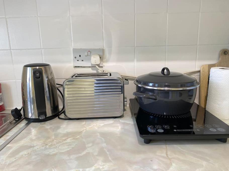 Cosy Apartment With Private Access And Kitchenette In Guildford (Adults Only) Worplesdon Dış mekan fotoğraf