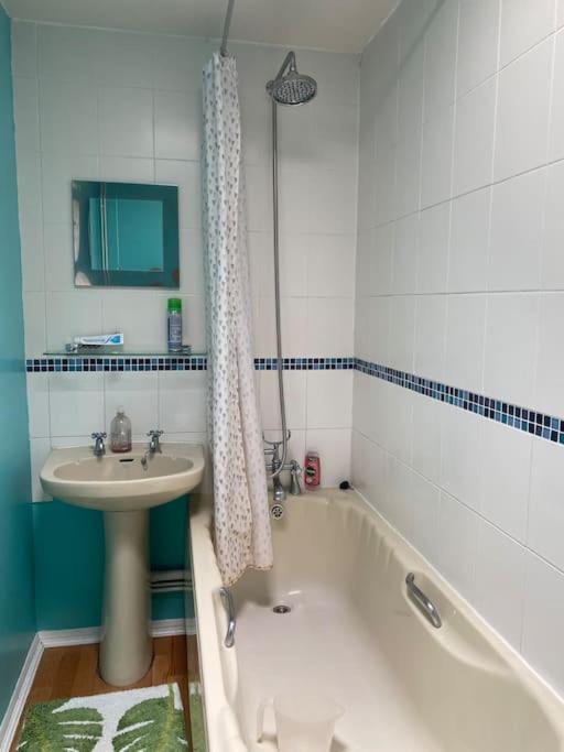 Cosy Apartment With Private Access And Kitchenette In Guildford (Adults Only) Worplesdon Dış mekan fotoğraf