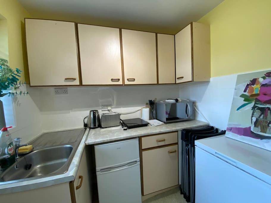 Cosy Apartment With Private Access And Kitchenette In Guildford (Adults Only) Worplesdon Dış mekan fotoğraf