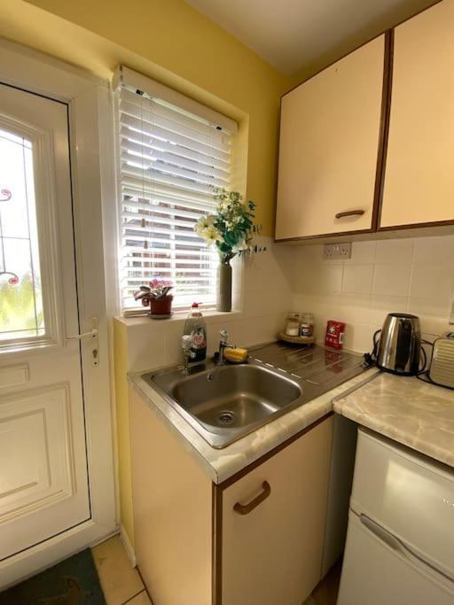 Cosy Apartment With Private Access And Kitchenette In Guildford (Adults Only) Worplesdon Dış mekan fotoğraf