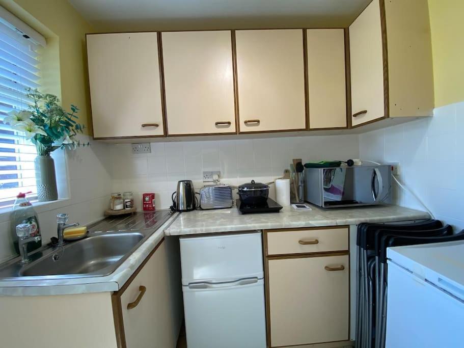 Cosy Apartment With Private Access And Kitchenette In Guildford (Adults Only) Worplesdon Dış mekan fotoğraf