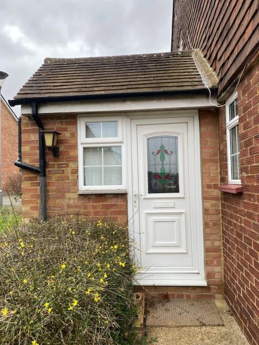 Cosy Apartment With Private Access And Kitchenette In Guildford (Adults Only) Worplesdon Dış mekan fotoğraf